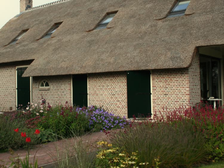 Kleurrijke bordertuin Oudemolen