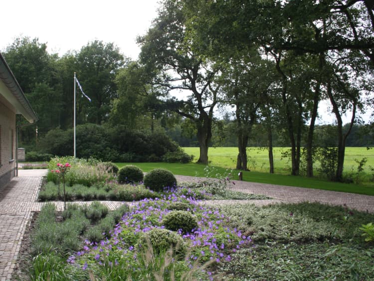 Stijlvolle landelijke tuin Wijnjewoude